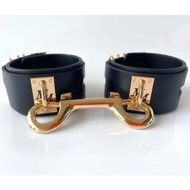 fetisy cuffs