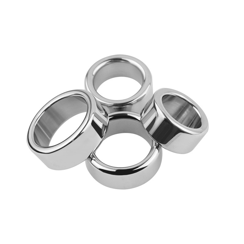anello per pene spesso in metallo